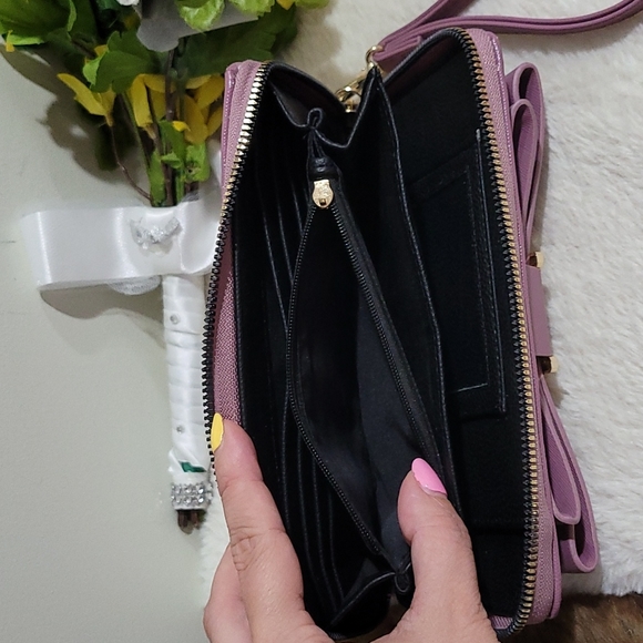 Betsey Johnson bow wristlet - Picture 6 of 6